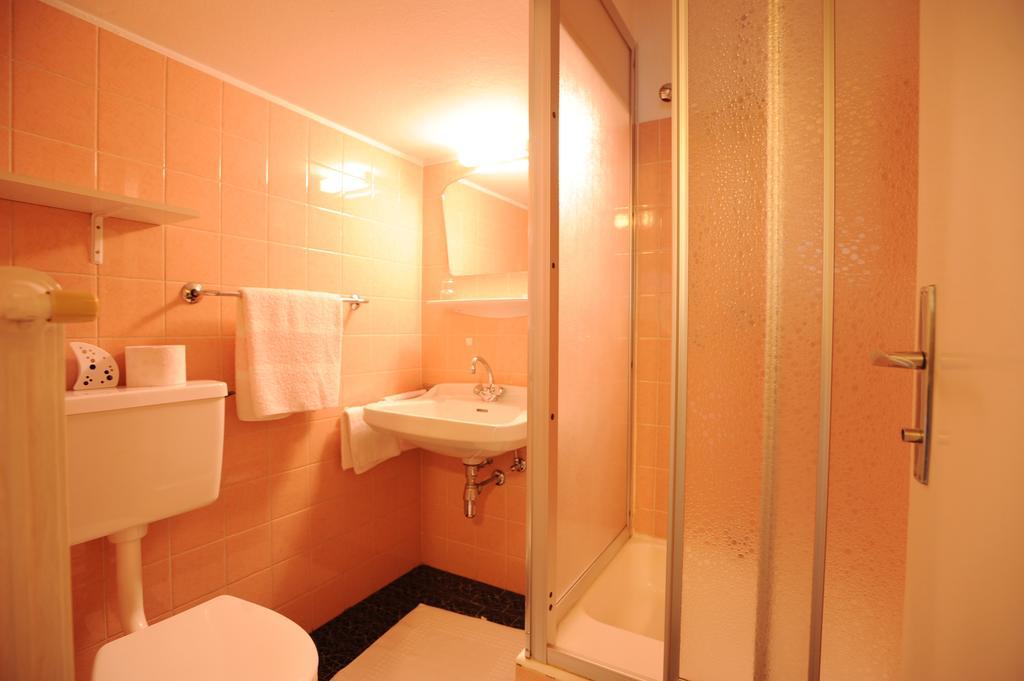 Haus Alpina Bed & Breakfast ราดชตัดท์ ห้อง รูปภาพ