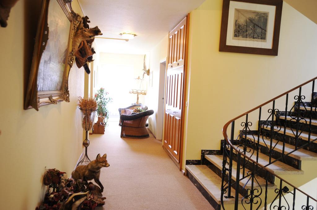 Haus Alpina Bed & Breakfast ราดชตัดท์ ภายนอก รูปภาพ